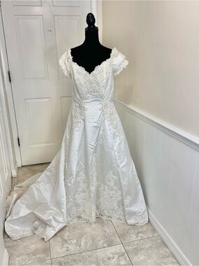 Vintage Michelangelo lace Wedding Dress